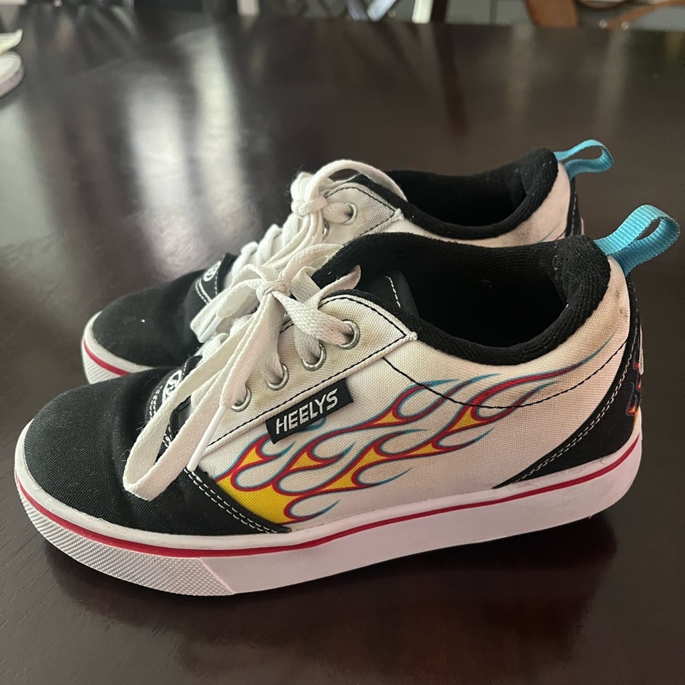 Heelys Kids Shoes with Flame Design - Black and White